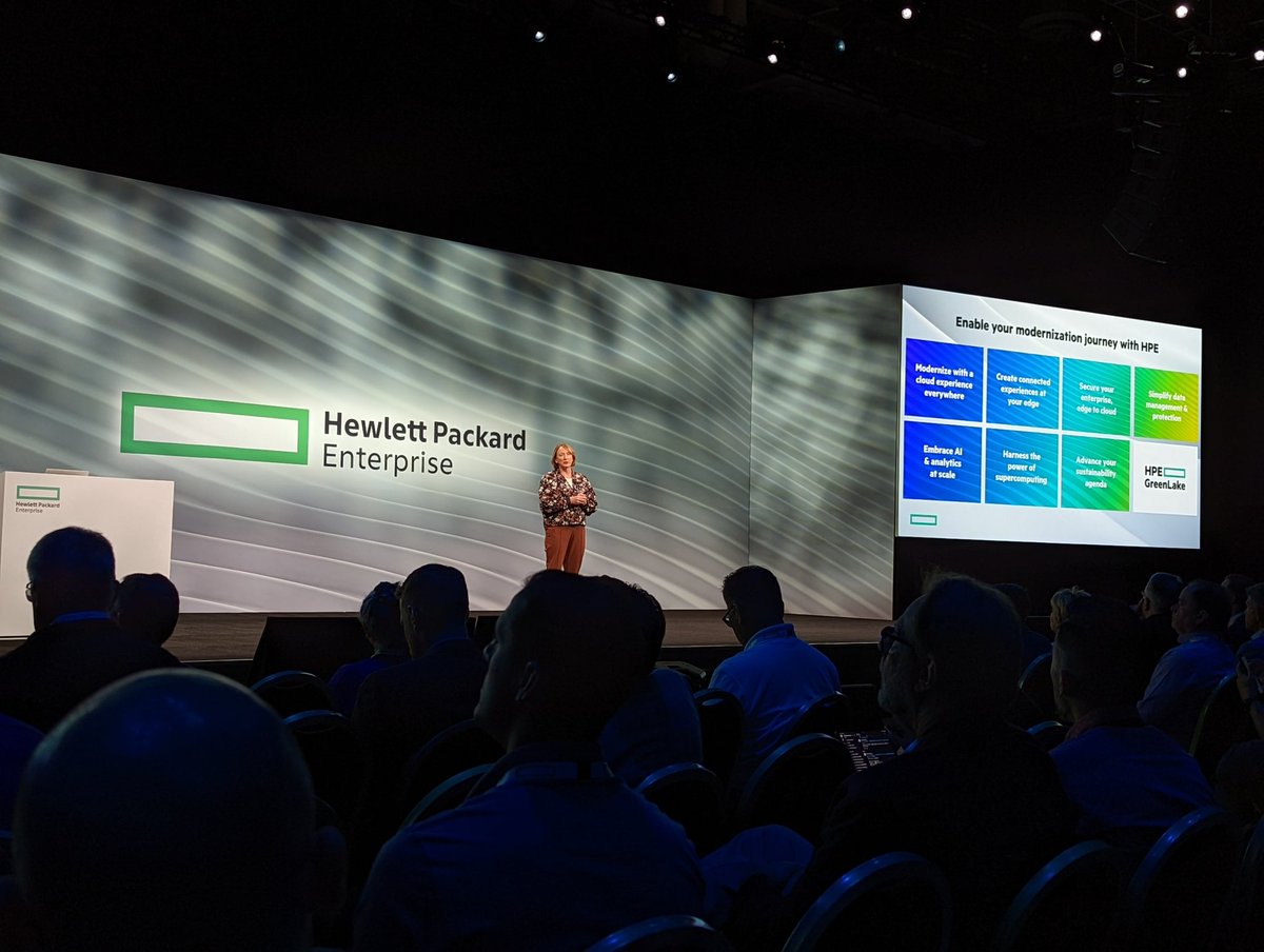 agrawalg's tweet photo. @FidelmaRusso live talking about HPE GreenlLake @HPE #HPEDiscover https://t.co/O58zAxZxiM