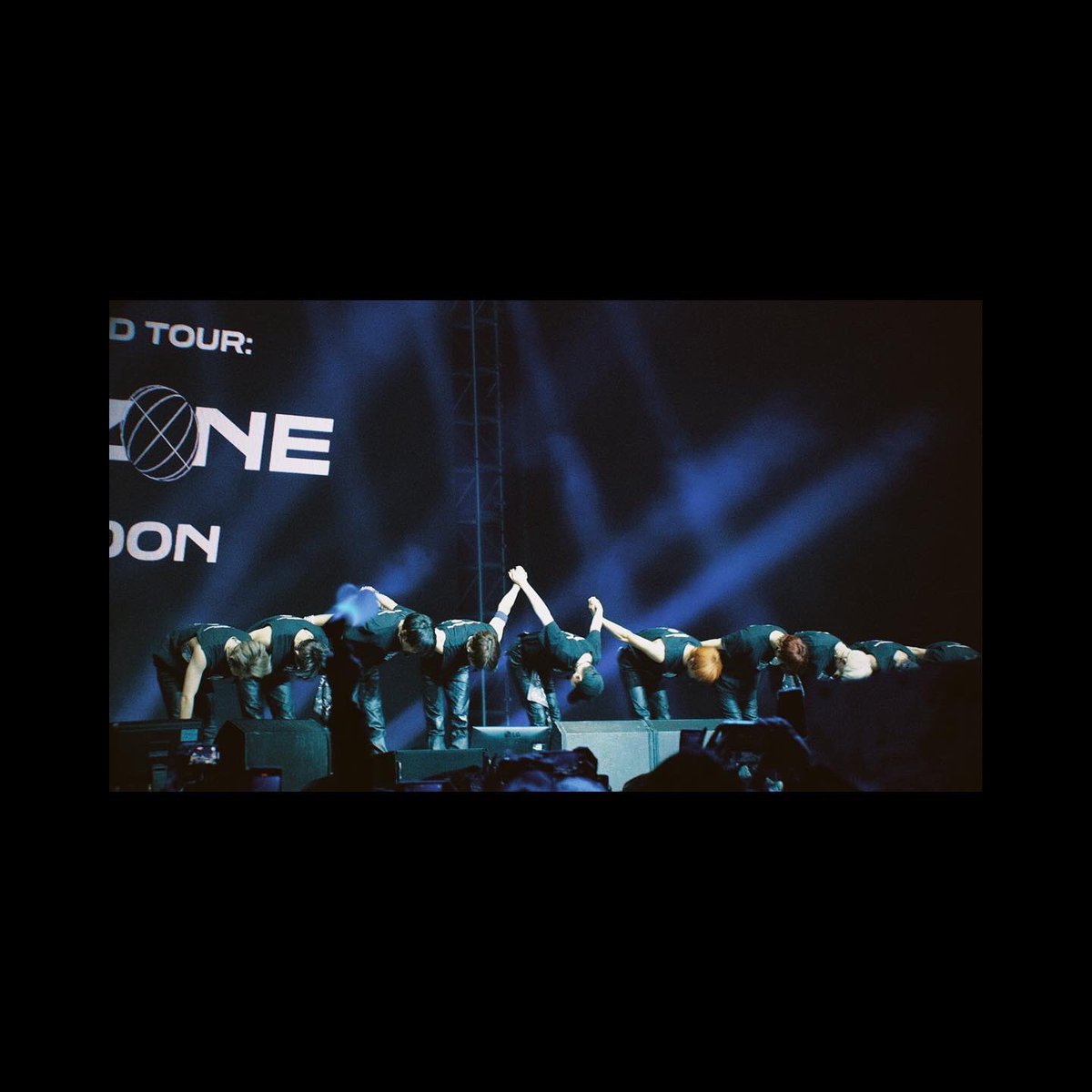 MagicSoundKpop's tweet photo. 우린 꼭 다시 만나. 
We'll meet again for sure.
We zullen elkaar zeker weerzien.
Nous nous reverrons certainement. 
Wir werden uns ganz sicher wiedersehen.
…
The Bs &amp; @IST_THEBOYZ ❤️ https://t.co/15FOZhfQPC