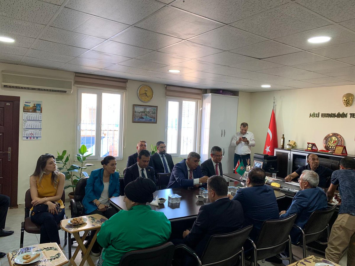 eczozgurozel's tweet photo. Kilis İl Başkanımız Mehmet Akif Perker, milletvekillerimiz Burhanettin Bulut, İrfan Kaplan ve Bayram Yılmazkaya ile birlikte Kilis Ziraat Odası’nı ziyaret ettik.
Kilis'te tarımın ve üreticimizin sorunlarını dinledik. https://t.co/o7ZQkcwM51
