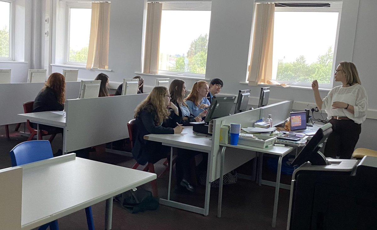 EndeavourLTSA's tweet photo. What an exciting day of learning for year 9s today across the alliance! After an inspiring opening note by Michelle Turner about resilience and being the masters of our own fate, pupils had the chance to take part in sessions outside of the curriculum, got challenged, had their https://t.co/vfMavCnqro