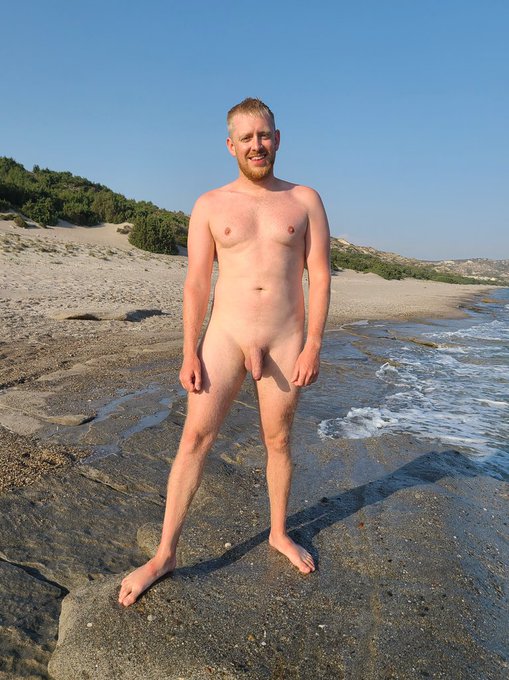 Next-Door Mikey Aka The Viking Nudist 🧔🏼‍♀️⚔️ - DARE or RETWEET! I dare you to post a picture of you naked outdoors in the comments below 🤪 If not you have to retweet this post 😁💙 #Dareorretweet #Darechallenge #Nudistchallenge https://t.co/zprB3lYDxm
