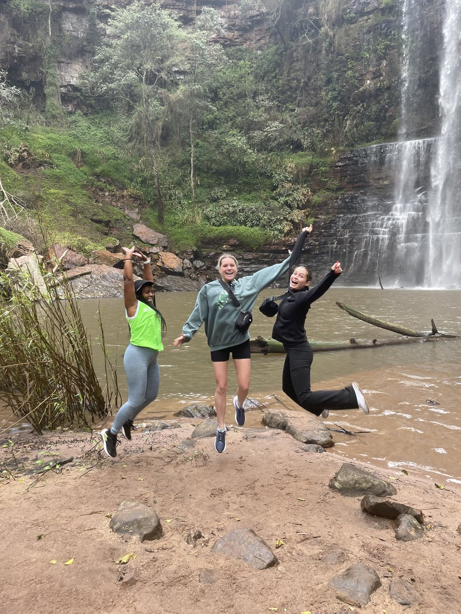 EmGEvangelista's tweet photo. Hiking to so many waterfalls 🥾🥾 https://t.co/99eLa2mksu