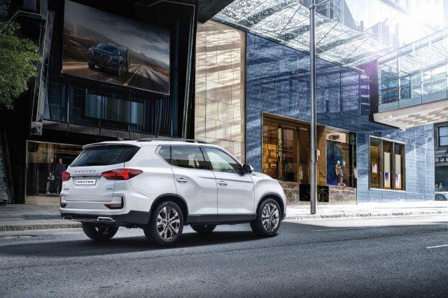 SylviaLongas's tweet photo. Si buscas en un SUV cómodo para viajar, perfecto para escapadas off road gracias a la tracción total conectable y reductora, con 7 plazas, mucho equipamiento de seguridad y con un precio que parte de los 37.200€..., quizás el nuevo @SsangYongEsp Rexton sea una muy buena opción. https://t.co/C47l4J3vrO