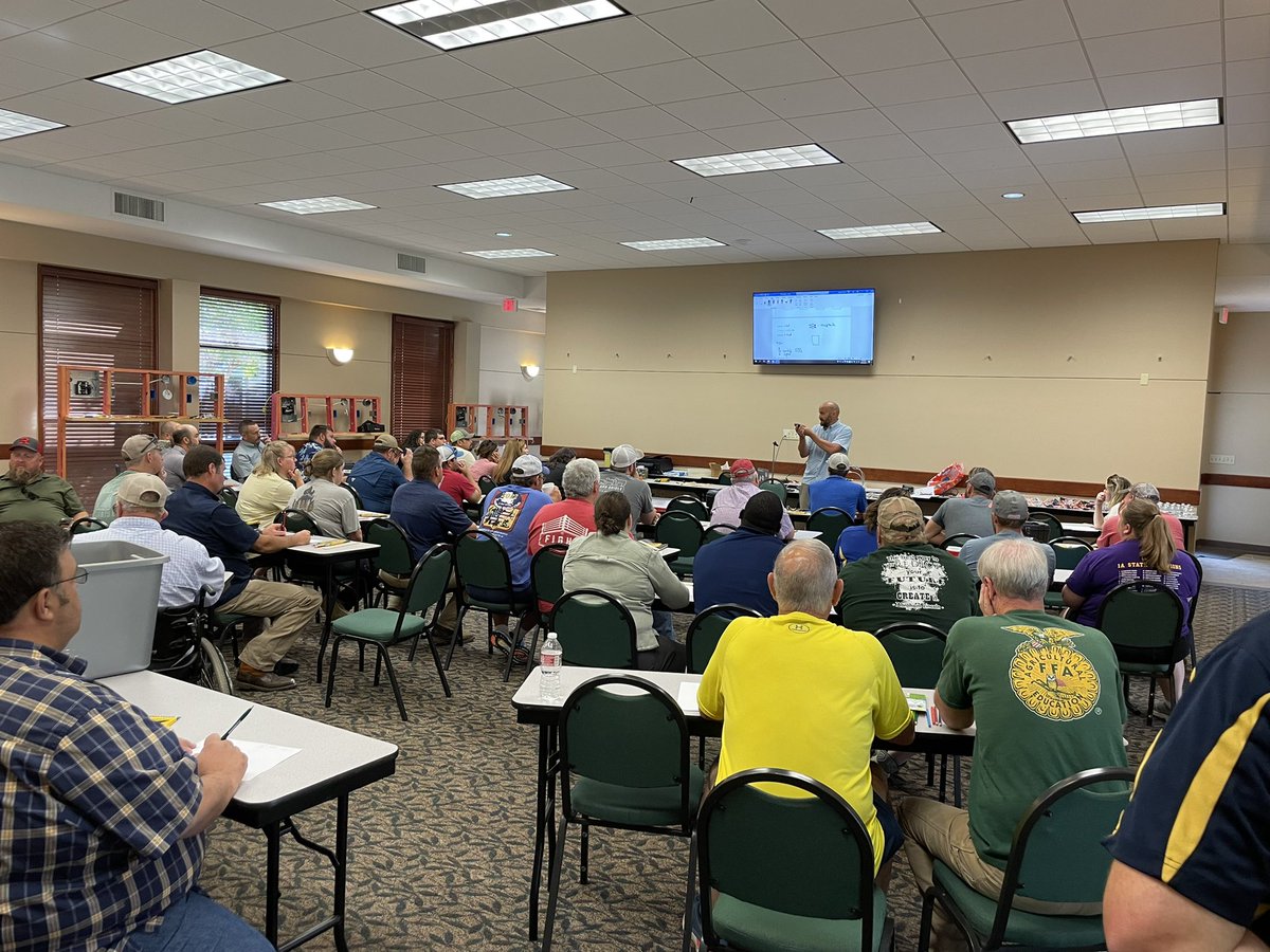 LouisianaFFA's tweet photo. Areas I and II Leadership Camp is underway! Students are learning how to enhance their SAEs, and teachers are receiving professional development in electrical wiring. ✨ #elevatelaffa #laffa #ffacamp @LSUAgCenter @La_Believes https://t.co/vnqOciFkCx