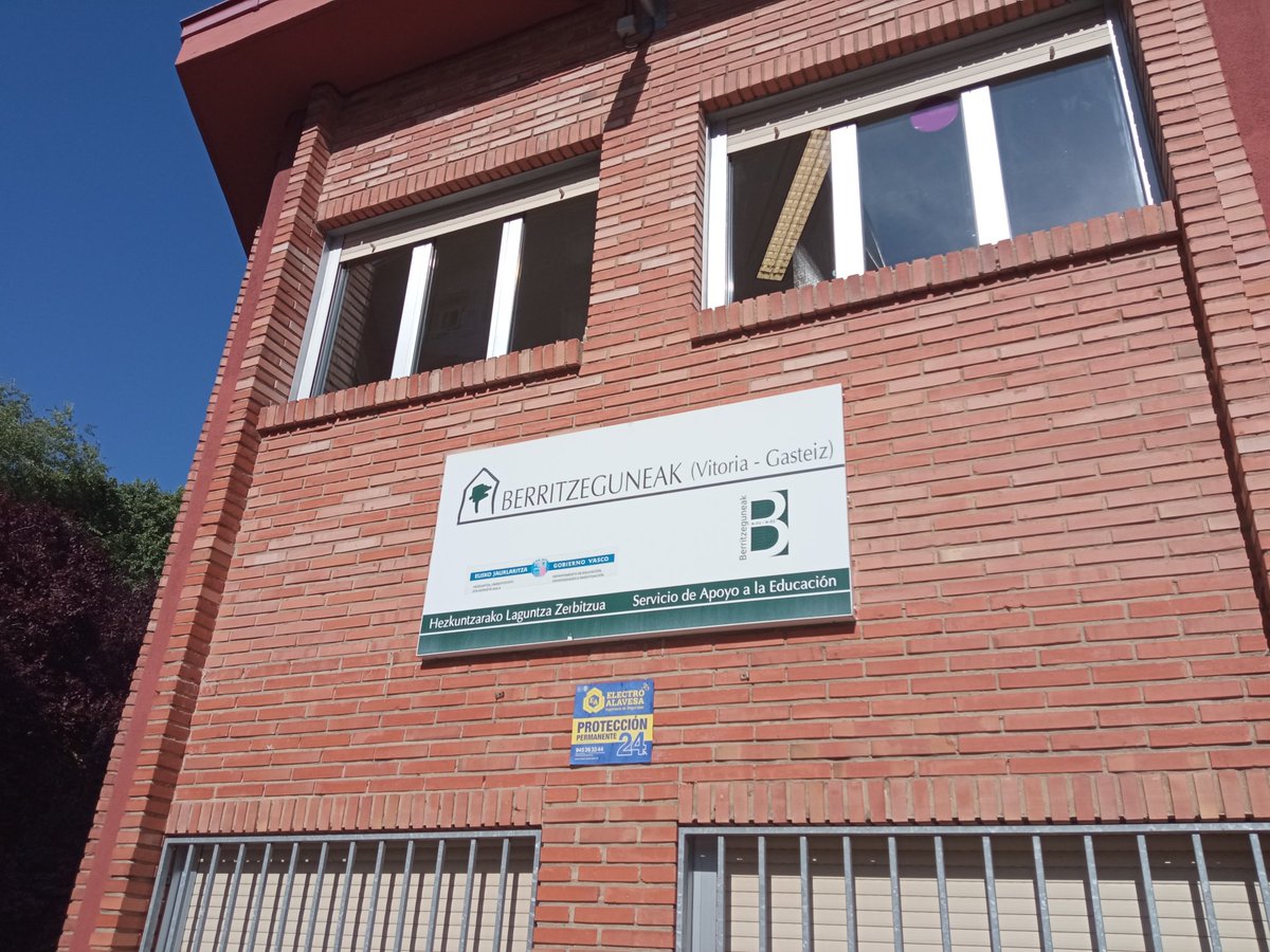 amayairakasle's tweet photo. 2022-06-29, Vitoria-Gasteiz: @eusketwinning Euskadiko #eTwinning enbaxadoreen bilera: ikasturte bukaeraren ekintzak @joserraji @unamunoinludo @idoiazapi @antonv2015 @kikeclem @ainhoadomin @etiamlekim @karmelelo1 @UArrate @IratxeRenteria @eTwinningEurope @eTwinning_es https://t.co/xkTduYIYS0