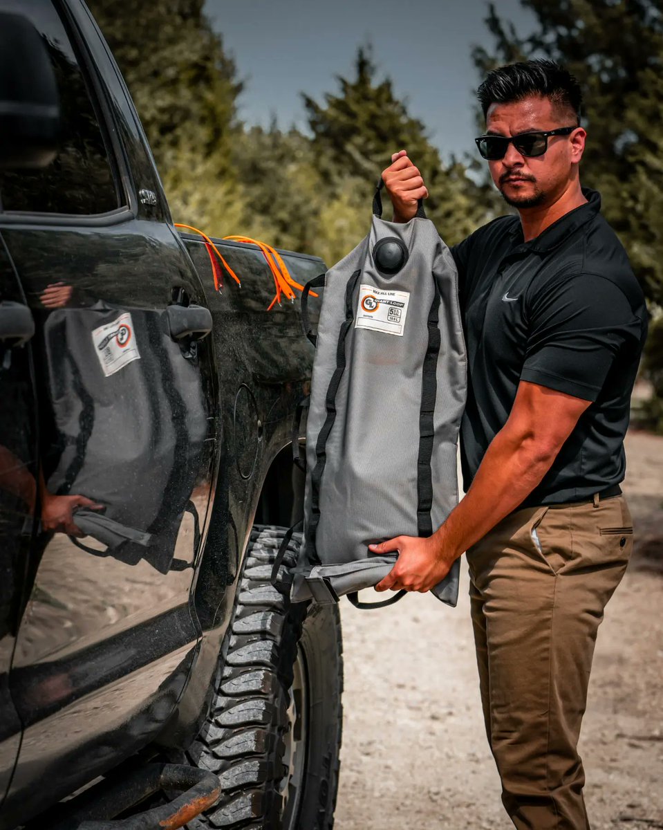 WhiteJackAdv's tweet image. Kick 'n Donk

Toss out the red fuel canister and pick up a couple of @armadillobagusa hydrocarbon fuel carrier bags. Stores compact but fills and carriers 5 gals worth of fuel when in need.

#giantloopmoto 
#giantloop
#armadillobag
#golightgofastgofar