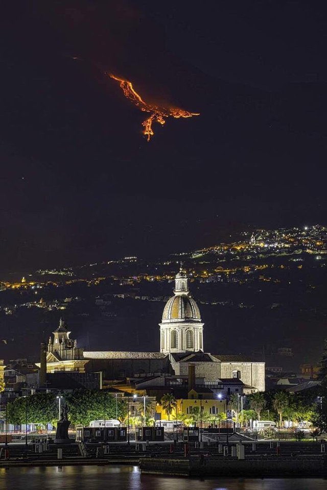 BeingBoycie's tweet photo. I thought it really was a Phoenix flying,but it’s Mount Etna erupting at night.Remarkable photograph. https://t.co/sL0xDvUDPR