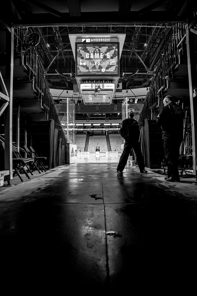 schmidtyphoto's tweet photo. Since the NHL season is officially over, here is a thread of my favorite @mnwild photos that I took this season #mnwild https://t.co/jX7zROk5jL