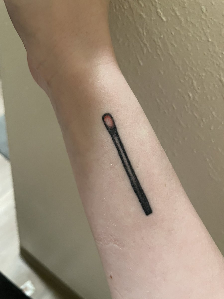 azaleatownac's tweet photo. @ellieliima @halsey i love it!!! i have her match stick🥰 https://t.co/1EVnvLKEq9