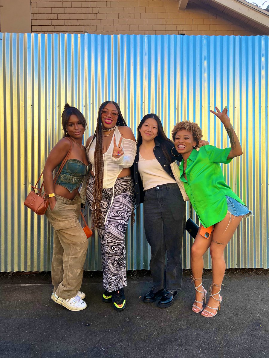 suziAnalog's tweet photo. x I’ve spent the last few days in Los Angeles in the house that @IssaRae built; @TheRaedio @HOORAEMedia Building on my music breaking into film &amp; with my #RaedioCreatorsProgram winners. 

Shout out to @Google for making this possible during #BlackMusicMonth 

Stay tuned! x https://t.co/6kjOEJlGIk