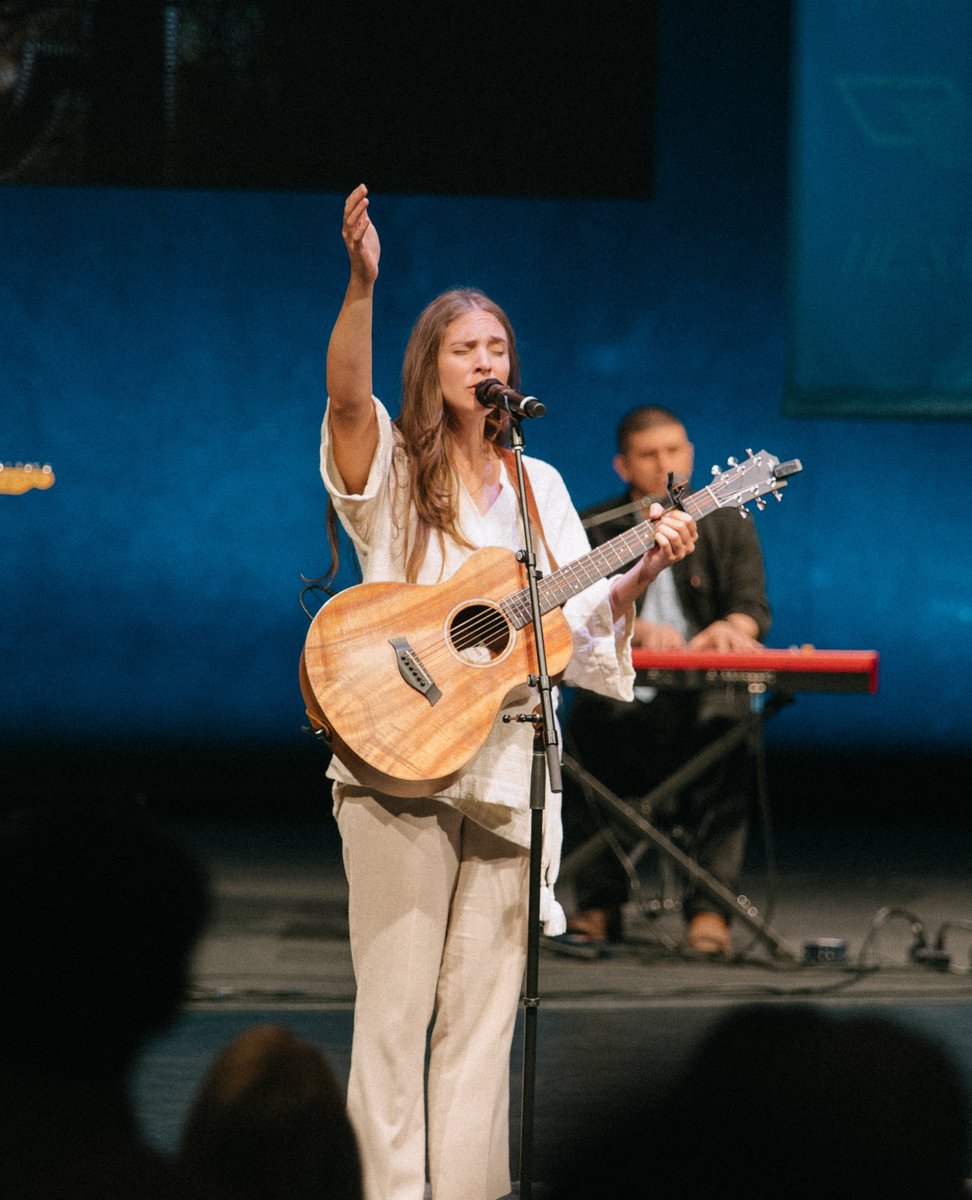 JOIN OUR TEAM! Are you or someone you know interested in being a part of our Austin Stone staff team as a Worship Leader?⁠

Learn more &amp; apply at:
recruiting2.ultipro.com/AUS1005ASCC/Jo…

#theaustinstone #austinstoneworship #worshipleader #worshipleading #worshipministry #ministry #church