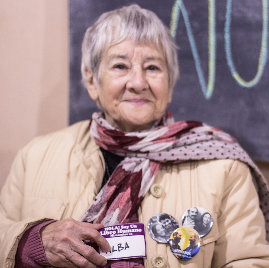 CeroaDerecha's tweet photo. Alba, gracias por ser guía y ser compañía en este camino de la búsqueda de la Memoria Verdad y Justicia. ⁠
Gracias por compartir tu historia con nosotres y con todas aquellas personas que se acercaron y te escucharon. Te vamos a extrañar. ⁠
Hoy y siempre, PRESENTE! https://t.co/0rWwdFQOIJ
