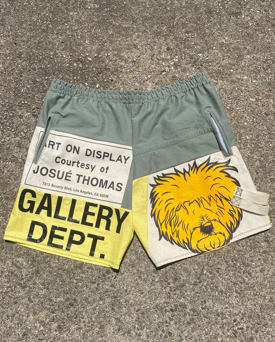 McFlyy__'s tweet photo. I went crazy reworking these tote bags into some shorts. Threw in a lil cargo pants too🔥🔥☄️☄️ https://t.co/2jQzoXKuVQ