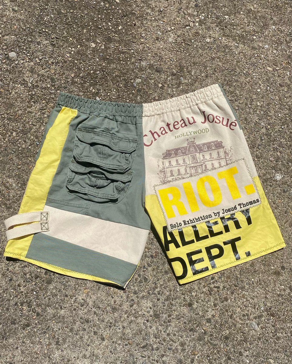 McFlyy__'s tweet photo. I went crazy reworking these tote bags into some shorts. Threw in a lil cargo pants too🔥🔥☄️☄️ https://t.co/2jQzoXKuVQ