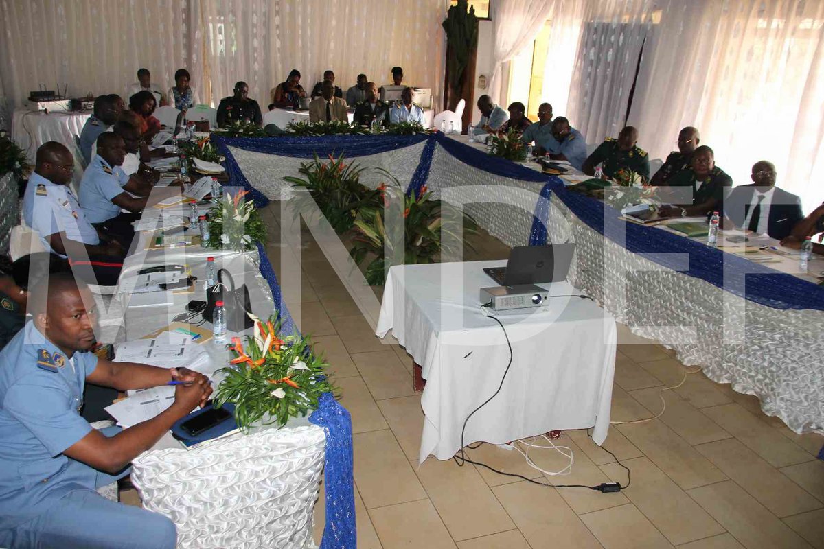 mindefcm's tweet image. The Directorate of Budget and Equipment (DBE), Navy Captain, Mintanga Balthazar presided over the opening Mid-Term Evaluation Workshop on the Implementation of the Ministry of Defence Programs on Tuesday June 28, 2022 at Mess des Officiers in Yaounde.
#MINFI
#MINEPAT
#PSSFP