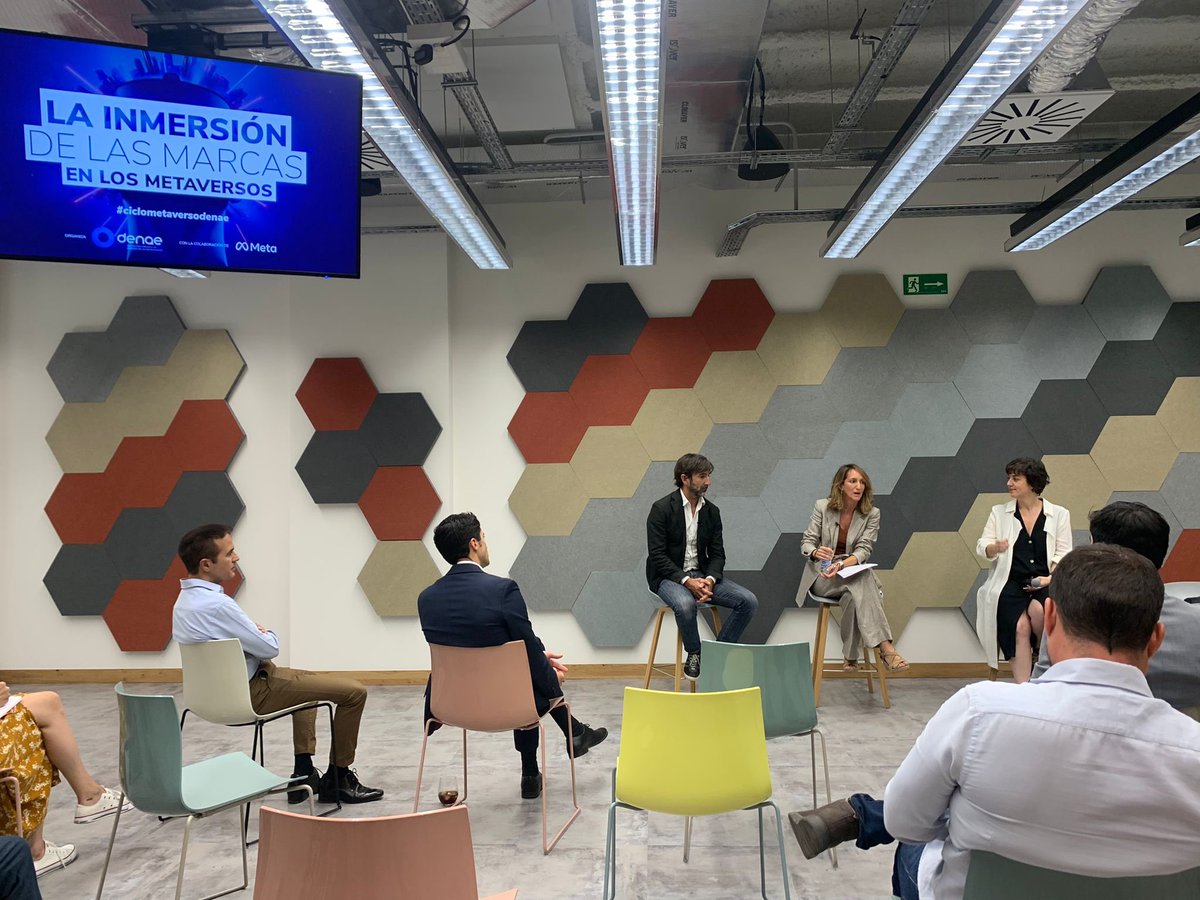 asociaciondenae's tweet image. Ya estamos en el Foro DENAE META, hablando de la inmersión de las marcas en el metaverso #forodenaemetaverso