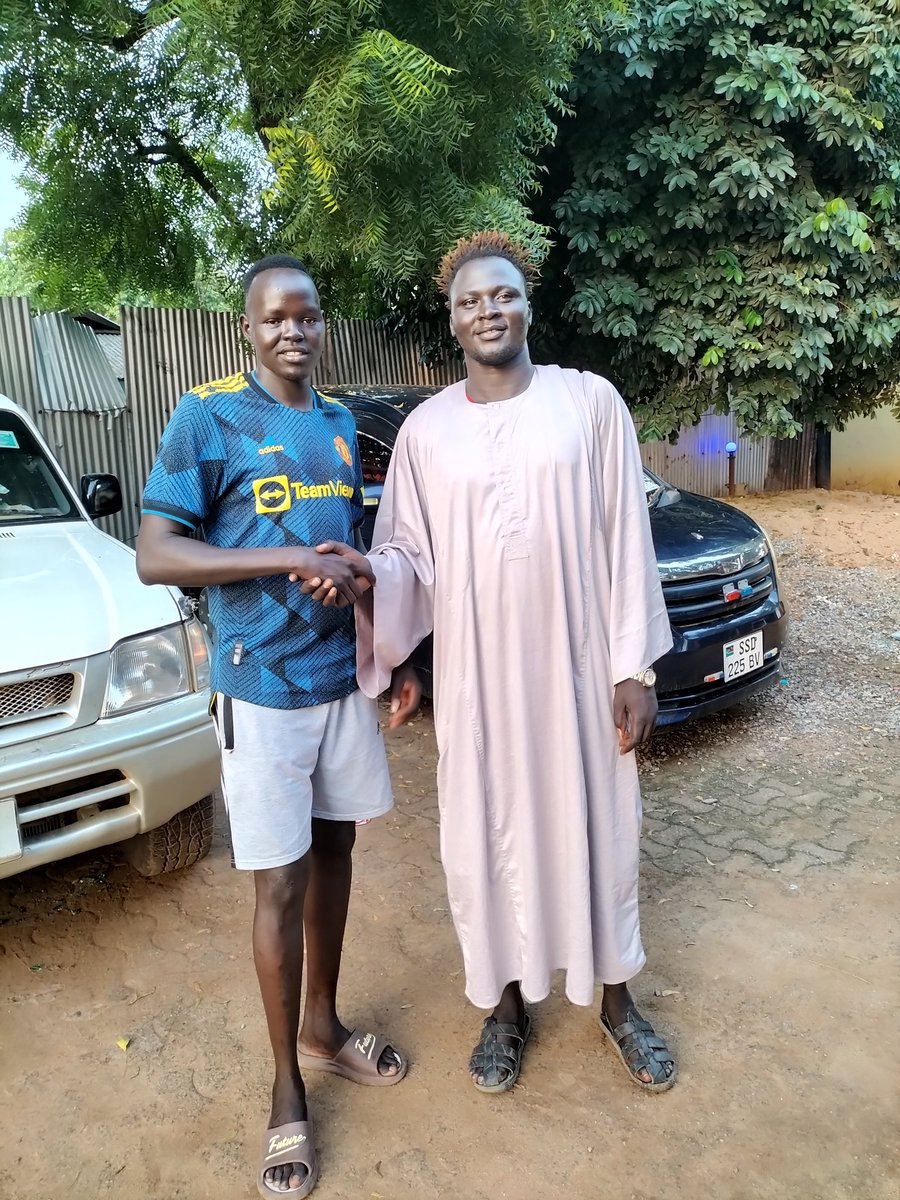 With the giant wrestler Ahoc-Maker, The evening pose with you was a great experience.