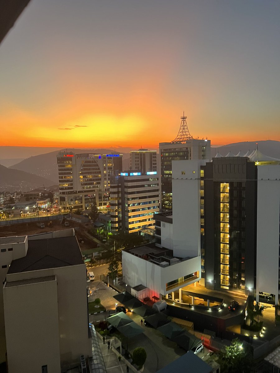 KImfura_104's tweet photo. I done did it again! 
#kigalisunset https://t.co/2SjLds66Ev