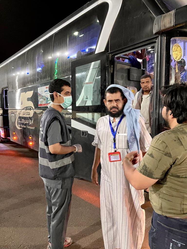 أول مبادرة لي في التطوع الصحي وهي من أفضل المبادرات (مبادرة استقبال حجاج بيت الله الحرام )وهي مبادرة تقدم الرعاية الصحية والتوعوية لضيوف الرحمن من اليمن في مركز المراقبة الصحي بمنفذ الوديعة #حج_بصحة #شرورة #الوديعة
