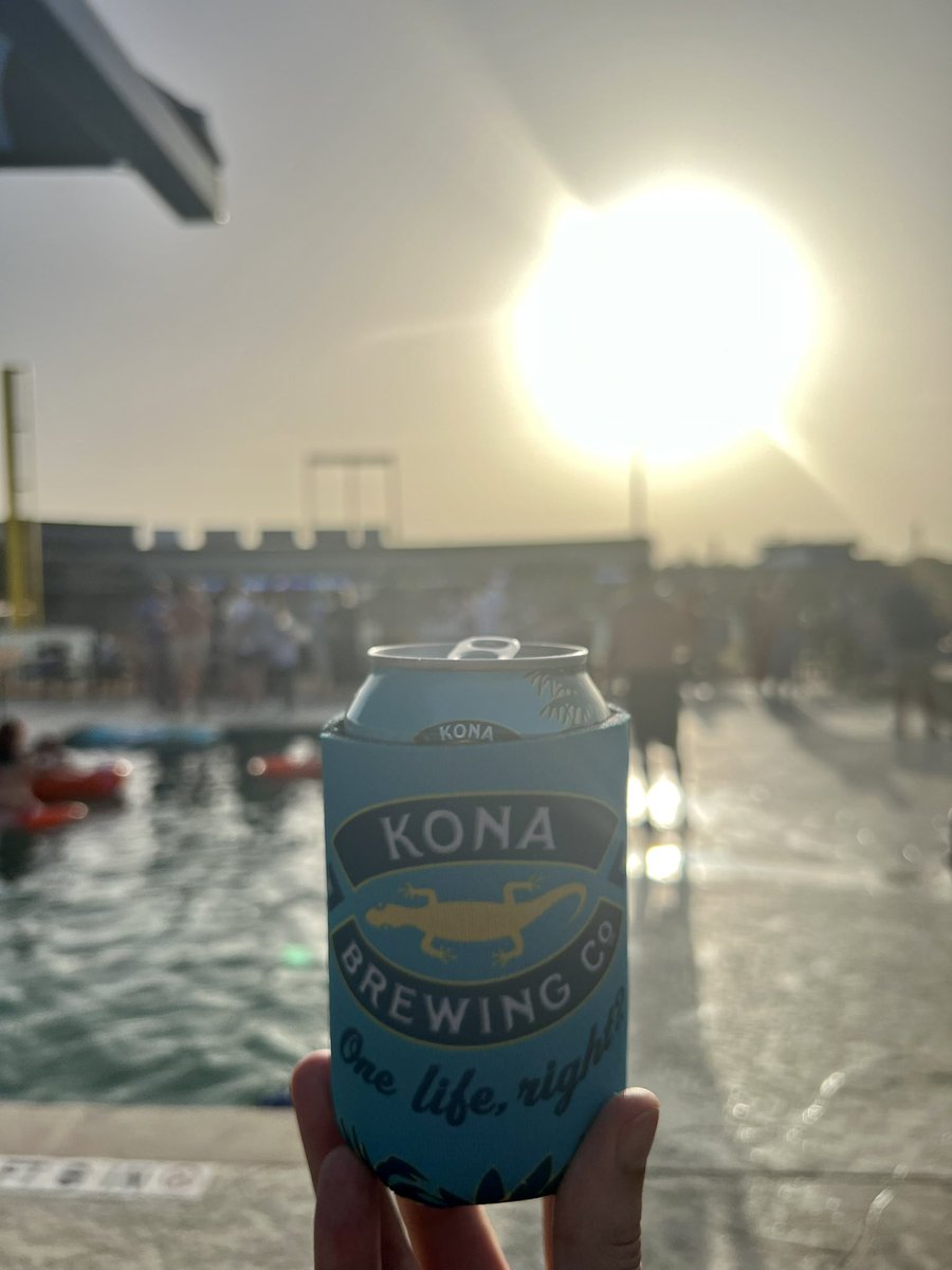 mattholidaydj's tweet photo. You can taste this 🌭🍺 ⚾️ ☀️🏊🏻‍♂️ #Summer22 #BrownsDistributingATX https://t.co/V7dFup6yqc