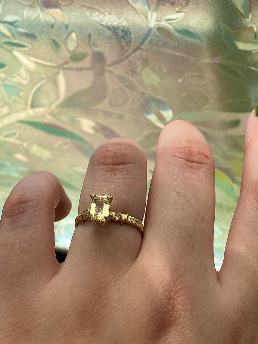 lmr_vrt's tweet photo. 14k yellow gold filled Heliodor ring <3
Handmade, size 7 

#wirewrap #handmade #gold #goldring #handmadejewery #goldjewelry #crystalring #wirering #smallbusiness https://t.co/oPuBRzUsqU