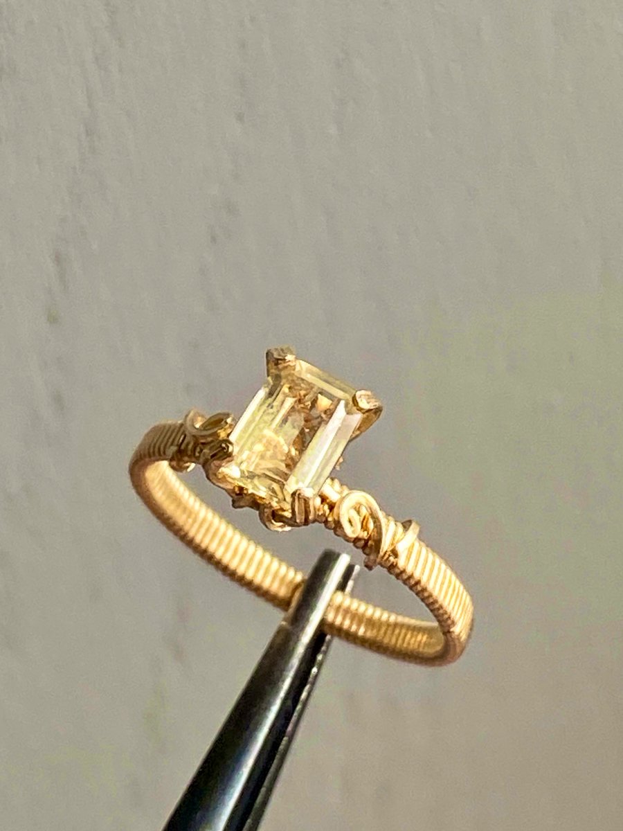 lmr_vrt's tweet photo. 14k yellow gold filled Heliodor ring <3
Handmade, size 7 

#wirewrap #handmade #gold #goldring #handmadejewery #goldjewelry #crystalring #wirering #smallbusiness https://t.co/oPuBRzUsqU