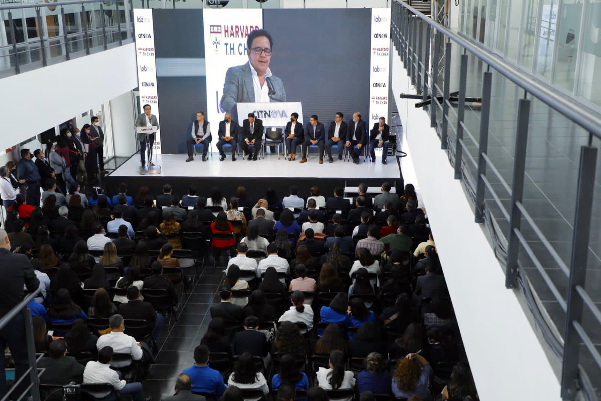 LamanCarranza's tweet photo. Hace más de 3 años establecimos una alianza estratégica con @Harvard para formar a hidalguenses en las metodologías y tecnologías más disruptivas para el desarrollo de proyectos de innovación. #TransformaHidalgo https://t.co/Zd7CHkQp60