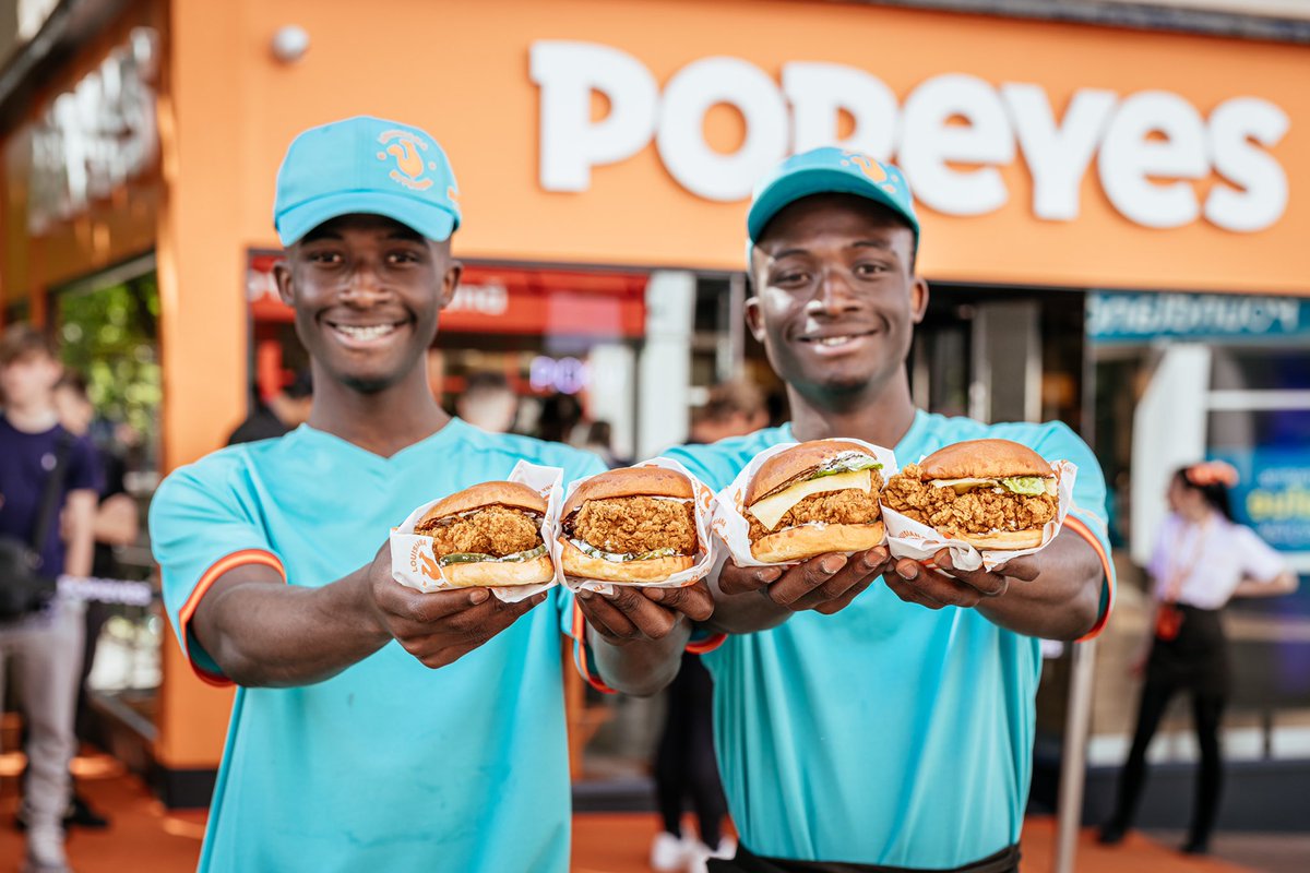 PopeyesUK's tweet photo. Go hard or go home ft. our Chelmsford Joy Creators ππ
#PopeyesUK
#JoyCreators
#Chelmsford #Essex https://t.co/RUncKpgVUT