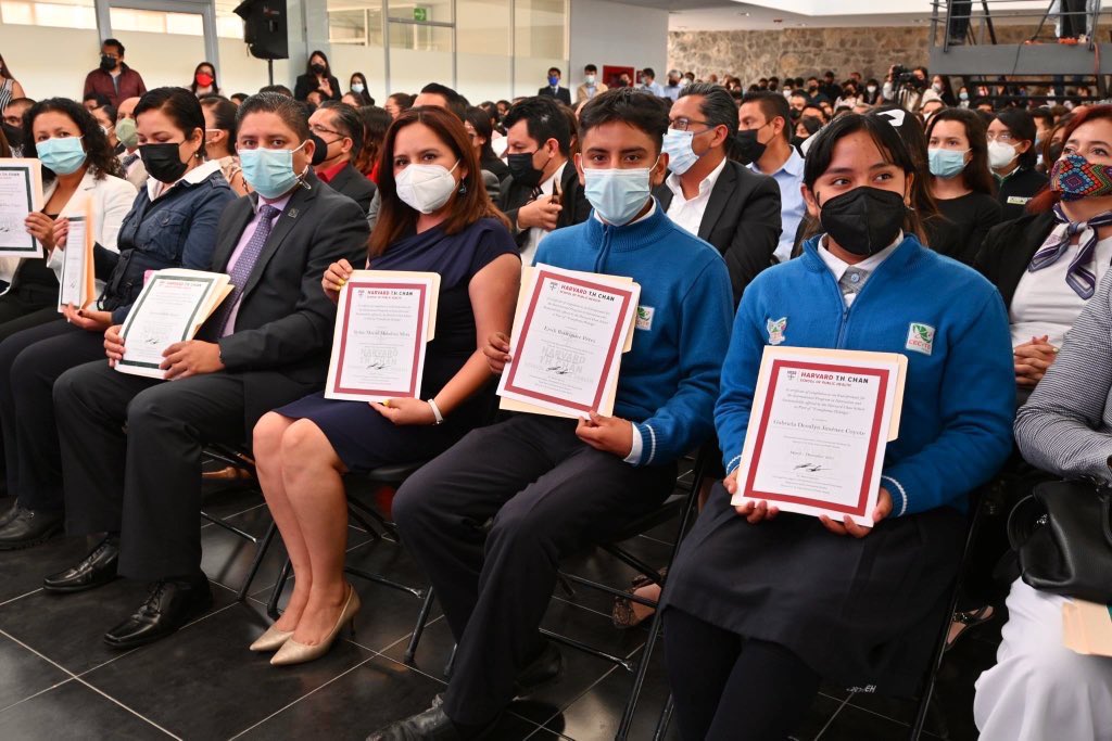 LamanCarranza's tweet photo. Se entregaron diplomas por parte de @Harvard a mentores y emprendedores que concluyeron el programa #TransformaHidalgo. Además, se reconoció a un grupo de mentores que con sus habilidades y capacidad directiva apoyan, orientan e impulsan el desarrollo de innovaciones en #Hidalgo. https://t.co/vYeENcbUYf
