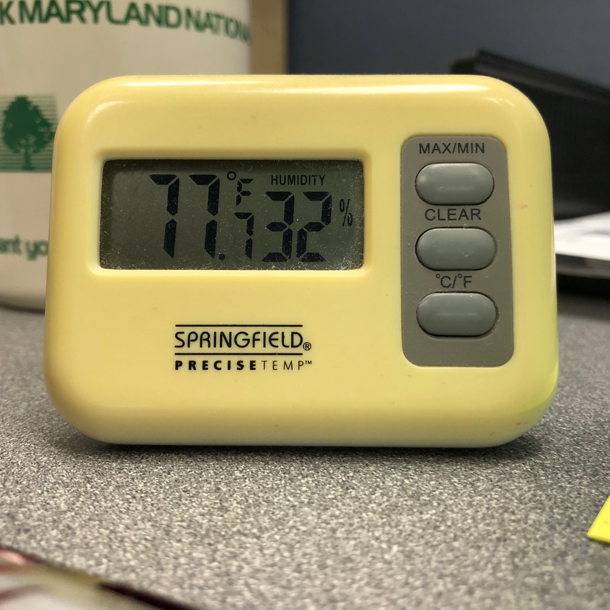TheTaffinator's tweet photo. Office workers—how does this temperature/humidity compare to your place of work?
Outdoor temperature—according to 2 different weather sources—is either 78° w/55% humidity (“feels like 77°”) or 82° w/43% humidity (“feels like 84°”).
#cubicle #workingfromwork https://t.co/7dVcO83bsw