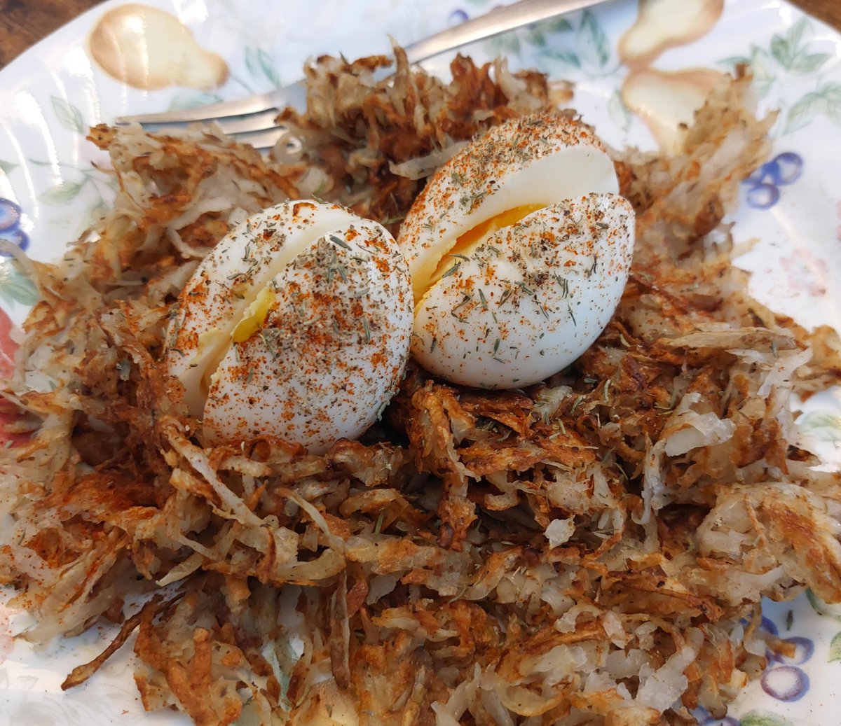Pinterbest's tweet photo. Egg and Hashbrown dressed like a bird nest https://t.co/TWyhKYvALC https://t.co/q7ZAhyiWJk https://t.co/42bExq9ov8