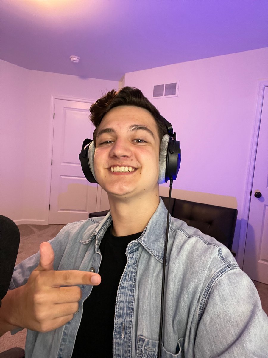 CaydenLasher's tweet image. IT. IS. TIME.
Join me folks as we Watch/Cast party the first Solo cash cup Finals of C3S3 😎

Predictions on the right image (Teal = Top 5 and Pink = Top 10)
Twitch.tv/CasterLash