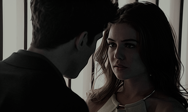 𝐕𝐈𝐒𝐓𝐎: La princesa de Slytherin vuelve a ocultarse con el chico misterioso. Por suerte para mí, nada se queda escondido para siempre. Ya sea en un diario o en las noticias, una vez que se conoce, la verdad lo cambiará todo.