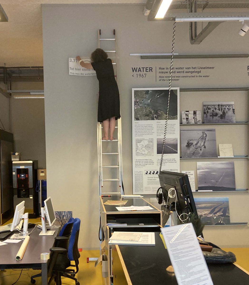 langendijk's tweet photo. 3.77 m zo hoog stond het water hier 55 jaar geleden. Laatste voorbereidingen voor tentoonstelling Water-Polder-Weerwater in #stadsarchiefalmere. Do 30 juni opening om 16.30u door @ivondn Welkom! Stadhuispromenade 2 @almere #weerwater #floriade https://t.co/FVJUUcm4Ed