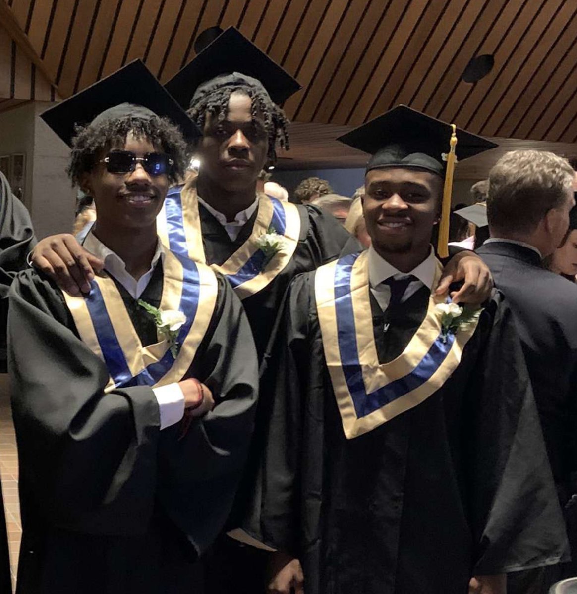 bytrvyy's tweet photo. Big graduate 🎓 https://t.co/2OPlo6dgZL