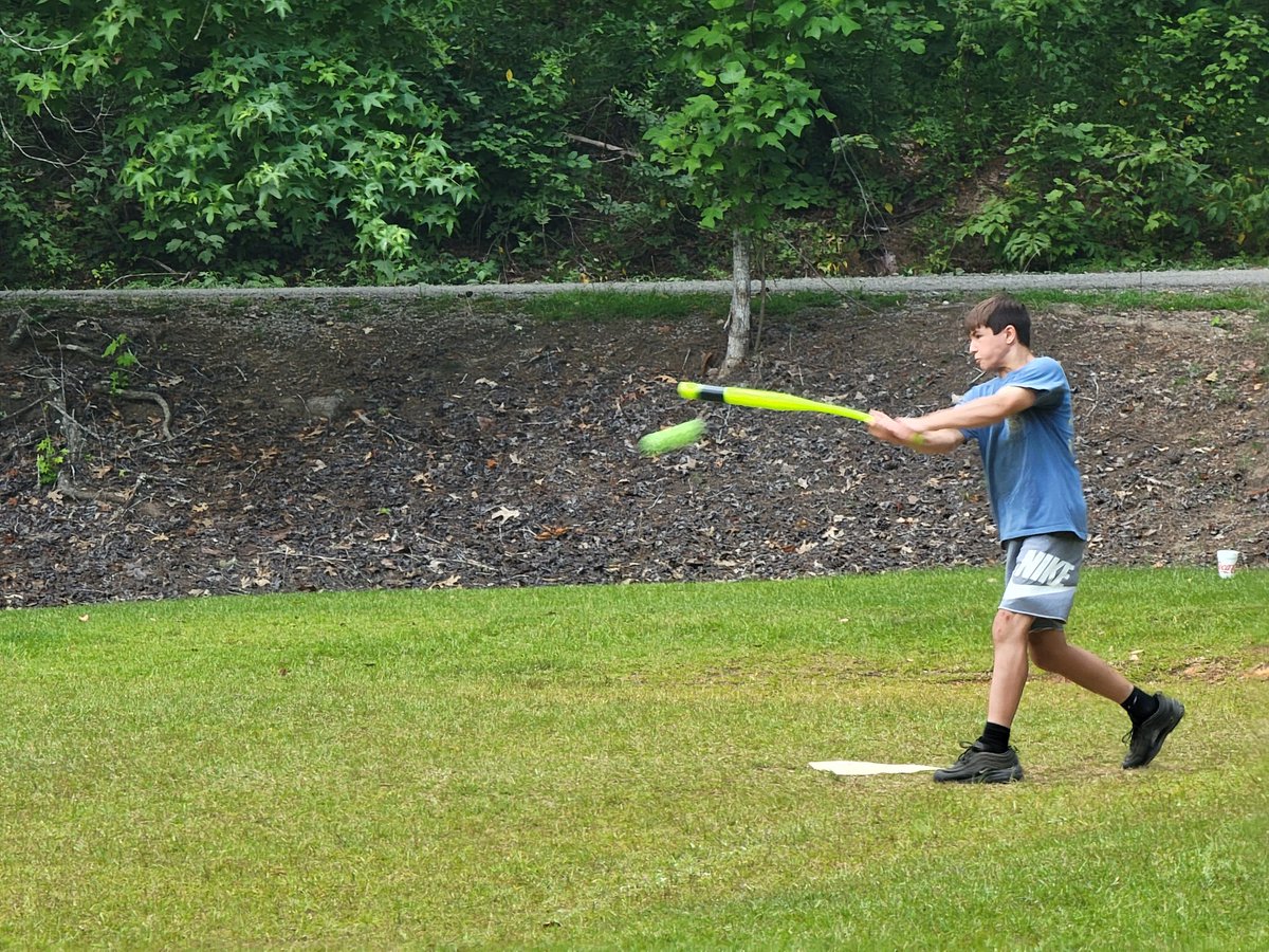 ESCOC_Daphne's tweet photo. A little sports action at Indian Creek Youth Camp.  #icyc #escoc #camp https://t.co/ipWNTa1ASO