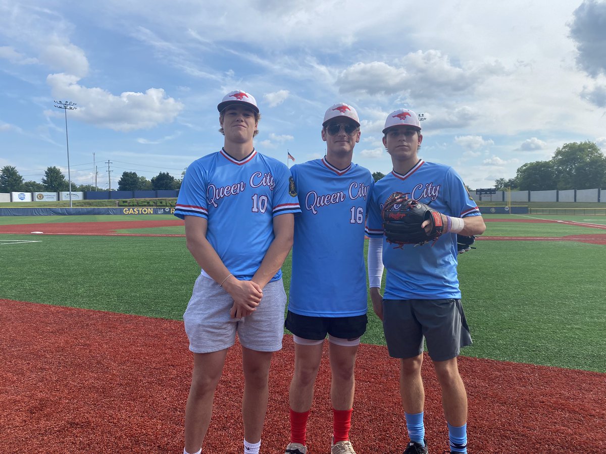 The boys are in the house!

First pitch tonight from Sims Park at 7:00 PM! 

#AmericanLegionBSB | #QCLegionBSB