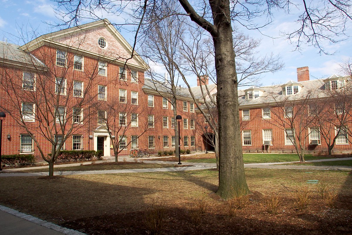brown_alumni's tweet photo. Thousands of first-year Brown students have called Keeney Quad home since the dorm opened in 1957. What was your first Brown dorm experience like, #BrownAlumni? https://t.co/b5YayXUkQ8