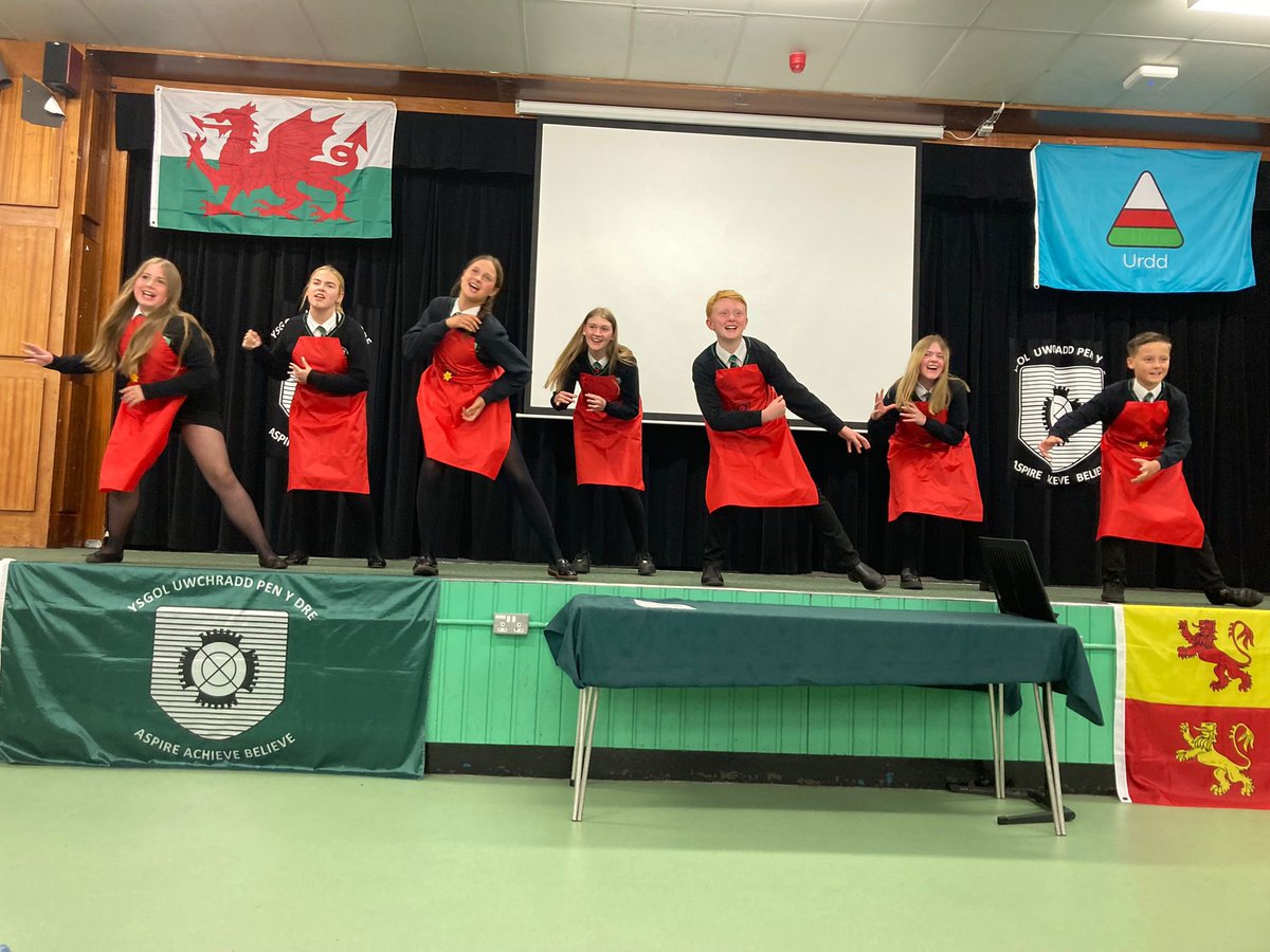 Pen Y Dre Cymraeg (@penydrecymraeg) on Twitter photo Da iawn Poppy, Holly, Grŵp Ymgom a Grwpiau Llefaru Pen y Dre 🏴👏🏴👏Perfformiadau Rhagorol!! Cymraeg, Cymraeg, Cymraeg!! 🏴🏴<a href="/BecSullivanpyd/">Miss Sullivan</a> @AelwydYRhondda <a href="/DowlaisPrimary/">Dowlais Primary School</a> <a href="/Spanish_PYD/">Pen-Y-Dre Español</a> <a href="/DowlaisMVChoir/">Dowlais Male Choir</a> <a href="/PenYDreEnglish/">Saesneg Pen y Dre English</a> <a href="/1Penydre/">Pen y Dre High School</a> <a href="/PYDMusic/">Cerddoriaeth PYD/PYD Music</a> <a href="/PYD_ARTofficial/">Pen-Y-Dre Art Department / Yr Adran Gelf Penydre.</a> @BlueMonkeyAnim1 Da iawn Poppy, Holly, Grŵp Ymgom a Grwpiau Llefaru Pen y Dre 🏴👏🏴👏Perfformiadau Rhagorol!! Cymraeg, Cymraeg, Cymraeg!! 🏴🏴<a href="/BecSullivanpyd/">Miss Sullivan</a> @AelwydYRhondda <a href="/DowlaisPrimary/">Dowlais Primary School</a> <a href="/Spanish_PYD/">Pen-Y-Dre Español</a> <a href="/DowlaisMVChoir/">Dowlais Male Choir</a> <a href="/PenYDreEnglish/">Saesneg Pen y Dre English</a> <a href="/1Penydre/">Pen y Dre High School</a> <a href="/PYDMusic/">Cerddoriaeth PYD/PYD Music</a> <a href="/PYD_ARTofficial/">Pen-Y-Dre Art Department / Yr Adran Gelf Penydre.</a> @BlueMonkeyAnim1