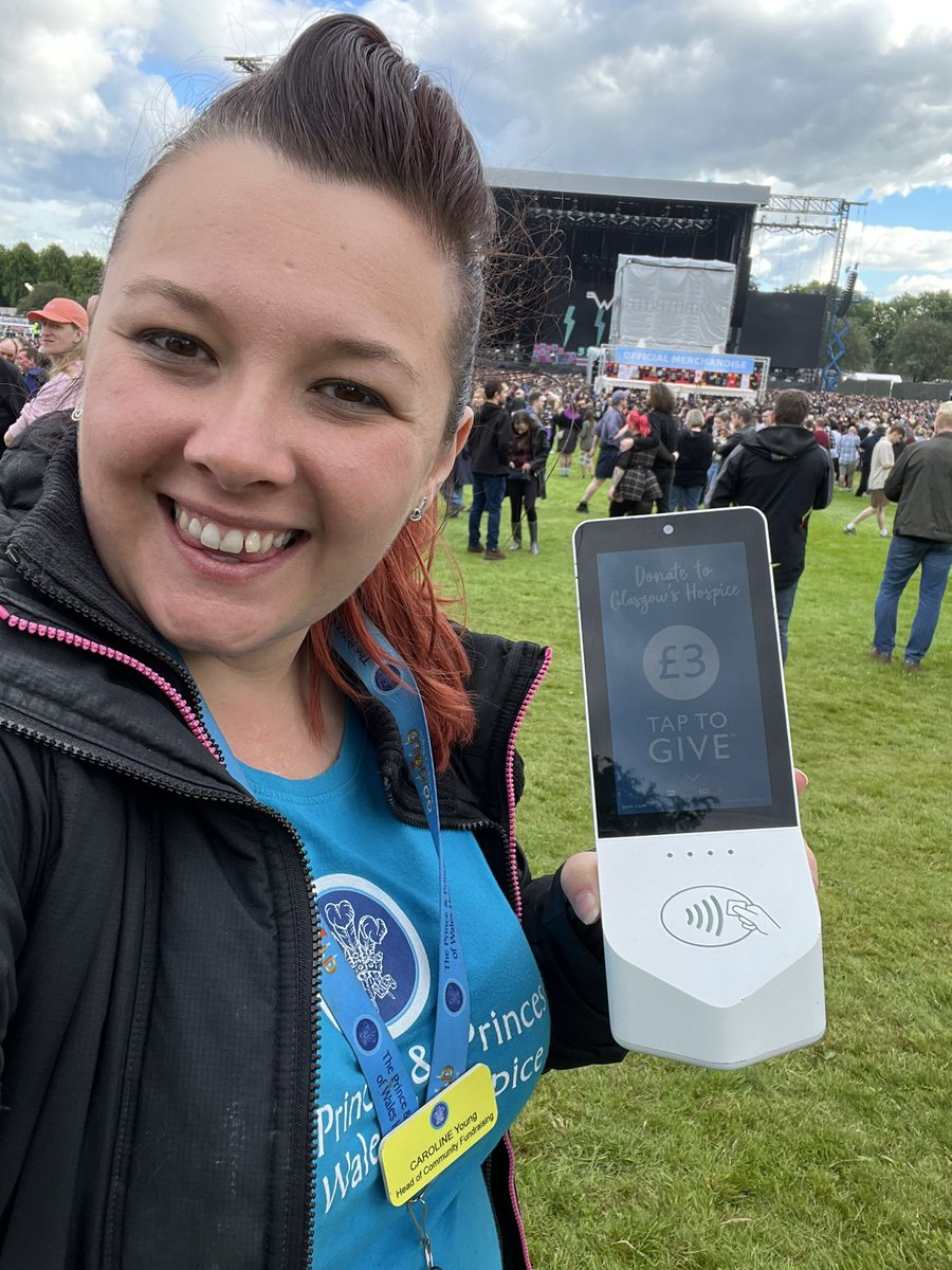 CarolinePPWH's tweet photo. Collecting donations for @PPWHospice at the Hela Mega Tour…find us at all three entrances #greenday #weezer #falloutboy #bellahoustonpark #ppwh #thankyou #dfconcerts https://t.co/YypTLMcm72