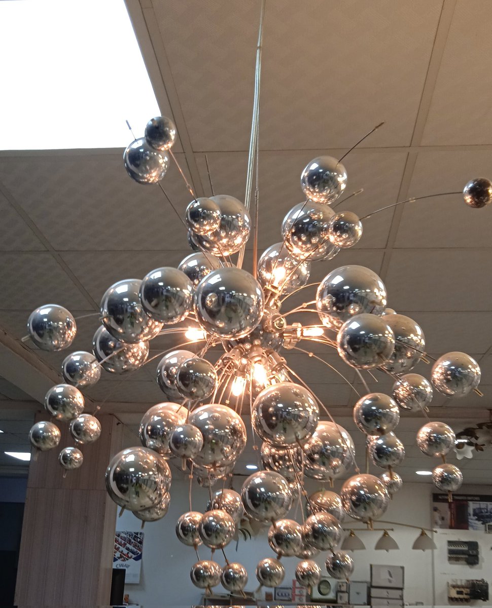 GjosInteriors's tweet photo. Bubbles Lightings
#chandelier #lighting #Interiors #interiordesign #Accessories #interiordesigners #decor https://t.co/CzRXSiIFXP