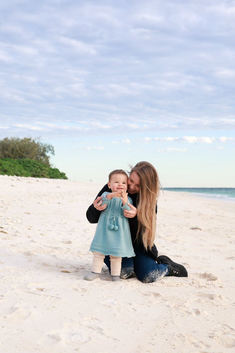 BindiIrwin's tweet photo. These smiles and hugs make my life. 💙 https://t.co/7VdsBGO3Ix