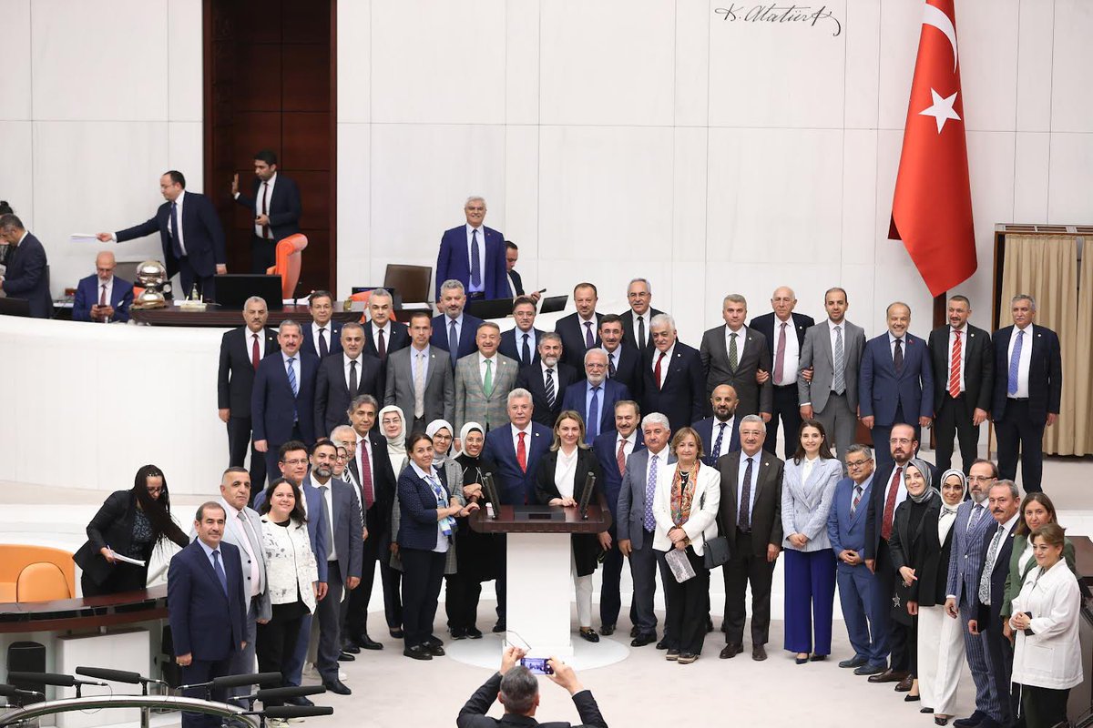 mahmutgurcan's tweet photo. 2022 yılı Merkezi Yönetim Ek Bütçe Kanunu Teklifi Gazi Meclisimizde kabul edilmiştir. Ülkemiz ve milletimiz için hayırlara vesile olmasını diliyorum. https://t.co/0yOQLIKsfw