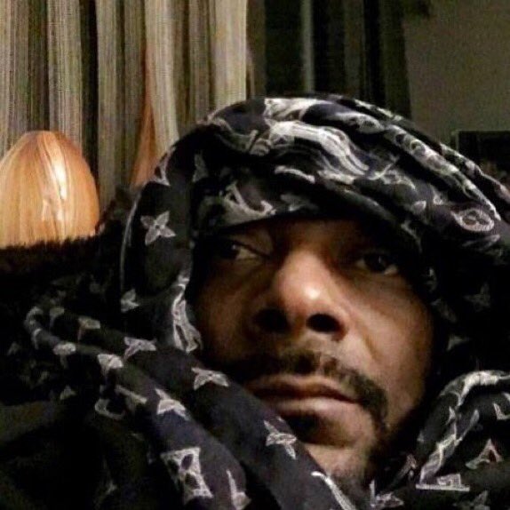 ماهگرد های ازدواجتون رو برید حظوری به همدیگه تبریک بگید و لاس بزنید  شما رو به روح امام قسم استوری نکنید از صبح حالت تهوع دارم 🤢