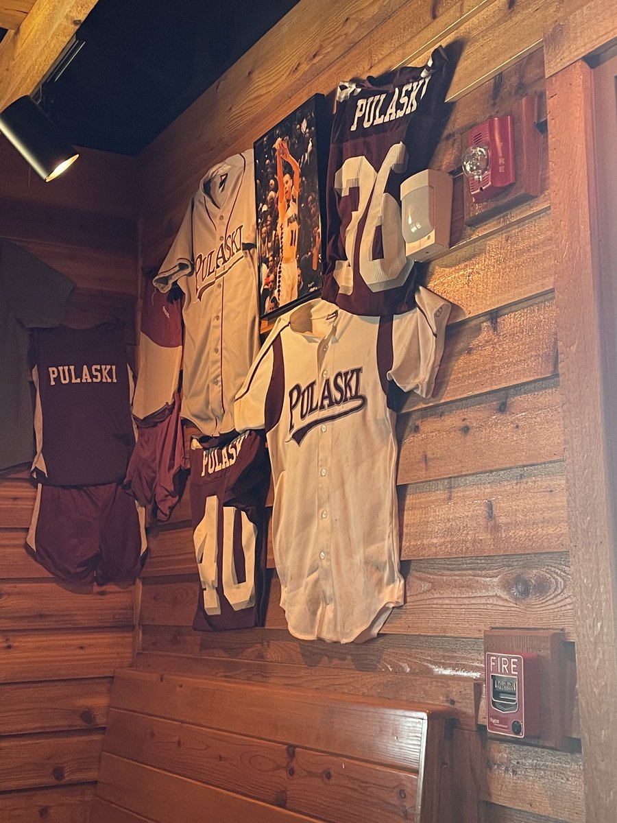JohnHines66's tweet photo. I really enjoy eating at the real “classy” places in town. The ones with the best decor……
#TexasRoadhouse
#PCCorner https://t.co/x1E8al0yFC