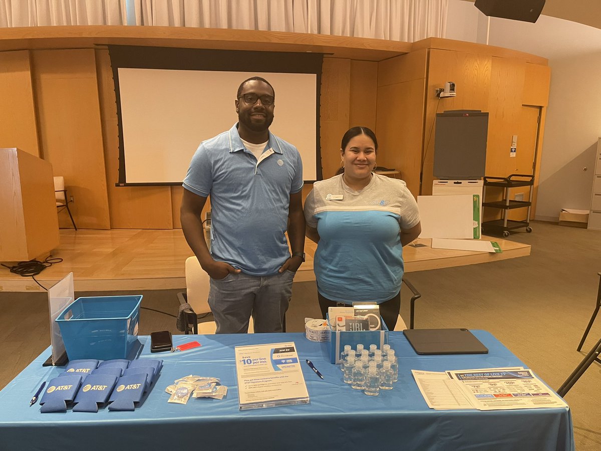 Thank you for this amazing opportunity at NTE union <a href="/Bjeralds1/">Brandon Jeralds</a> <a href="/AtTheTopKSmith/">Kyle Smith</a> @randyadonooAtt <a href="/JessRacine8/">Jess Conforto</a> <a href="/LillardDerick/">Derick Lillard</a> <a href="/emilywiper/">Emily Wiper</a> <a href="/TheRealOurNE/">#OurNE</a> <a href="/simonmalls/">Simon Malls</a> 
#SquareOneMall #Tableday #ATTislife