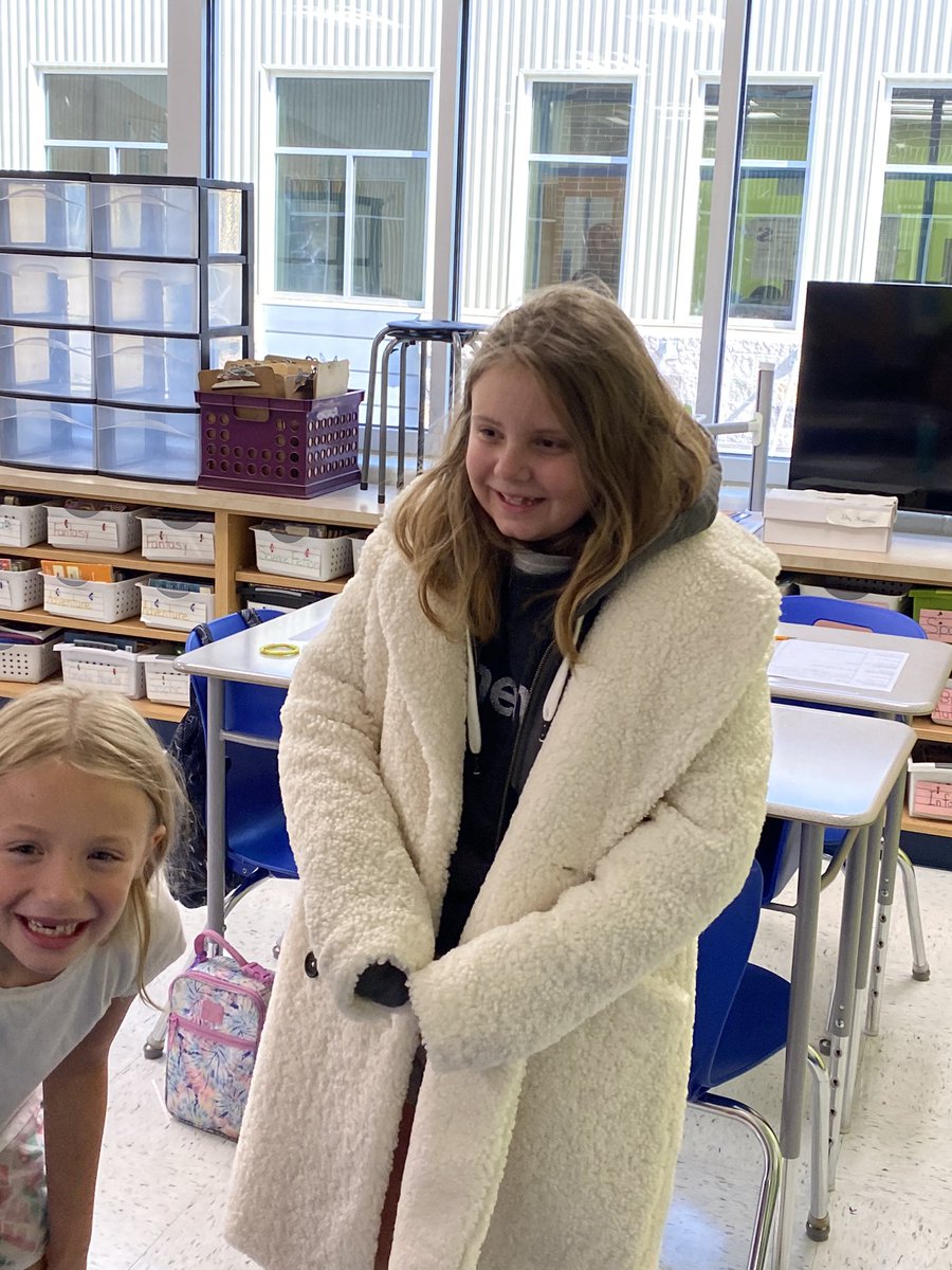 MrsMonn_Teach's tweet photo. Learning how animals survive in the arctic!  @KeithAllshouse @SharpsburgElem https://t.co/LFlyoal8v1