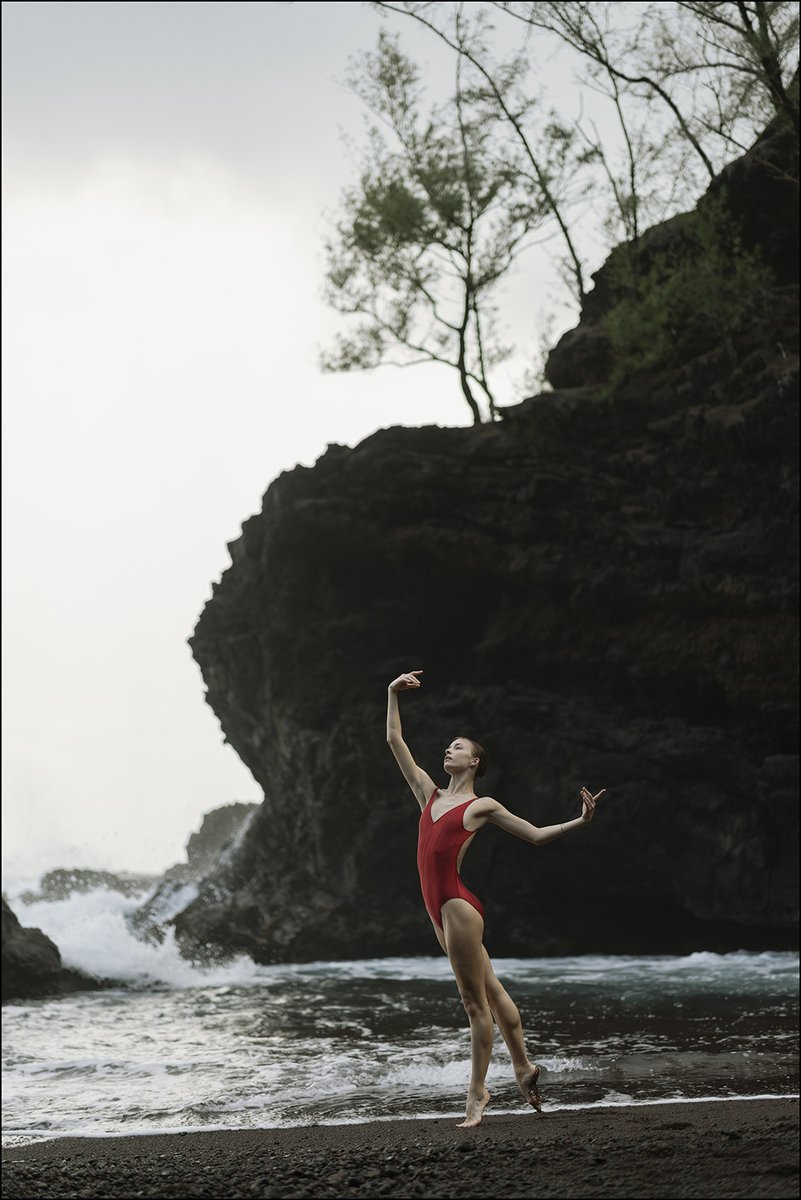 Ballerinaprjct's tweet photo. Mackenzie Richter in Hana.

@mackensova #MackenzieRichter #RedSandBeach #Hana #Maui #Hawaii #BallerinaProject #ballerina #ballet https://t.co/9aAf5Ov7mw