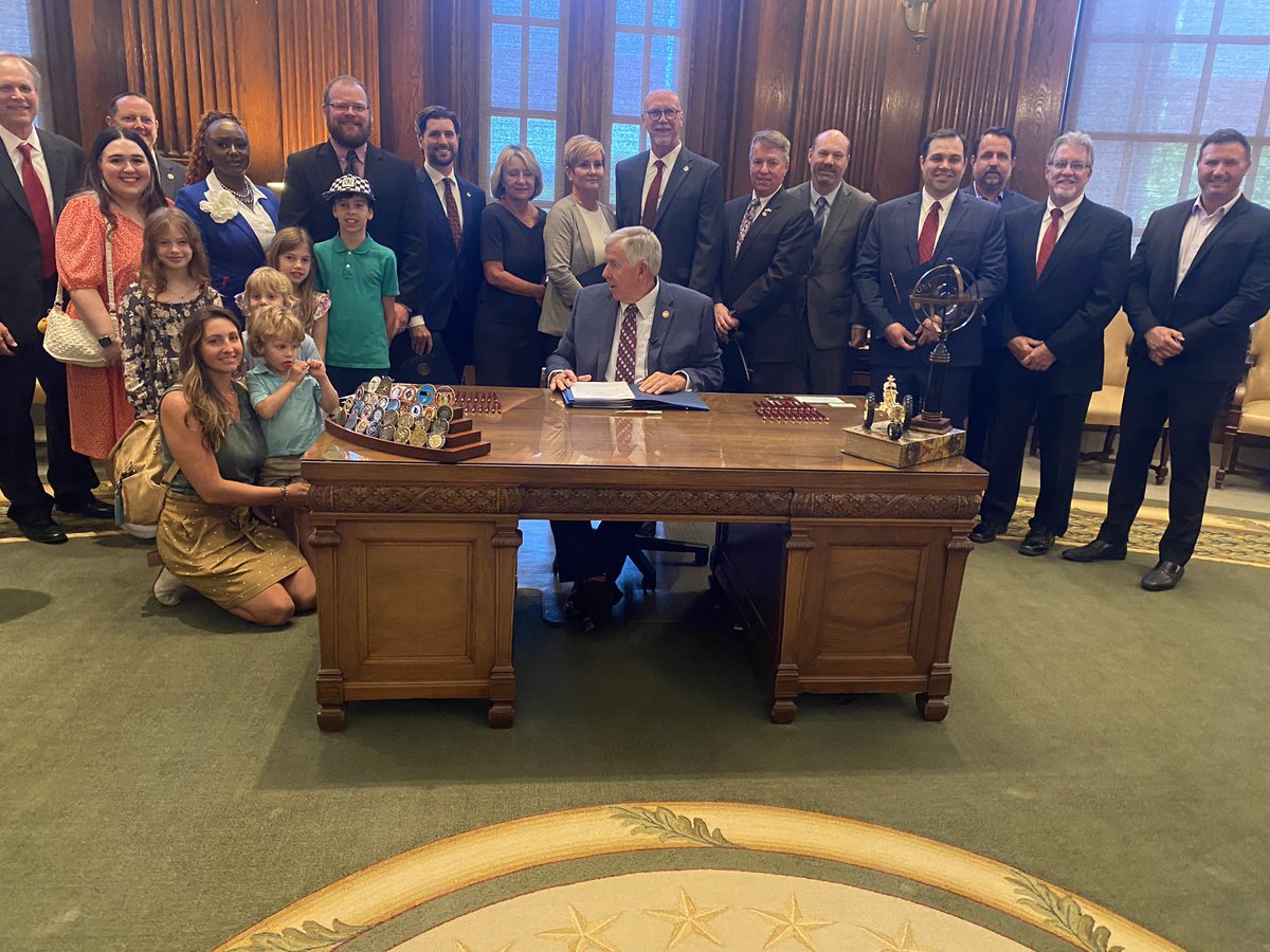 Another bill signing day in #Missouri. @GovParsonMO will sign a handful of bills that include a large elections package requiring photo ID to vote and another piece of legislation that makes the state fund charter schools like public schools. #moleg