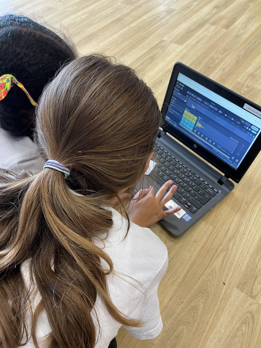 Y4WFA's tweet photo. Exploring different ways to use technology to create musical compositions 🎼💻 @will_frampton @recordernaomi @Cloudgazing @soundandmusic @Cabotfederation #LICPrimary https://t.co/nMKqn7Gt9j